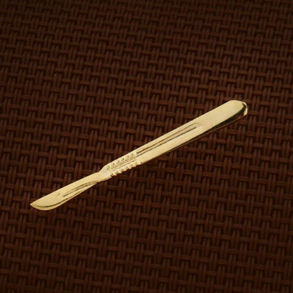 Брошь из цинкового сплава Скальпель  